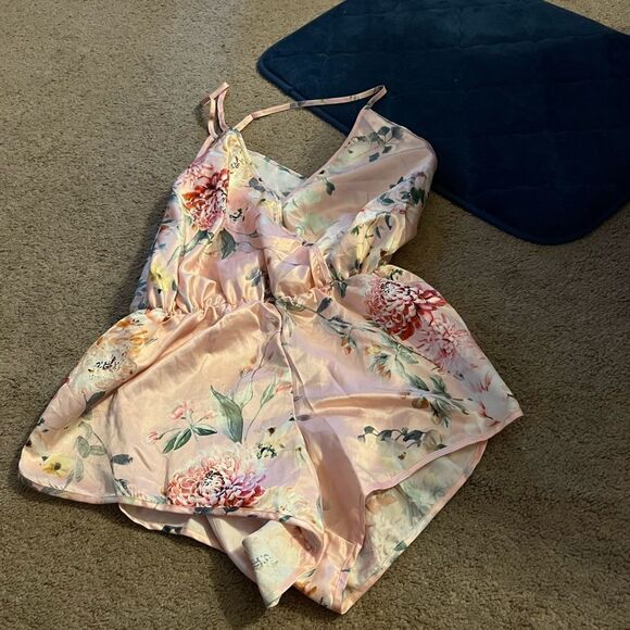 Flora Nikrooz small romper - Picture 2 of 11